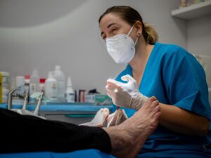 Cuidados diarios para pies secos en Castellón